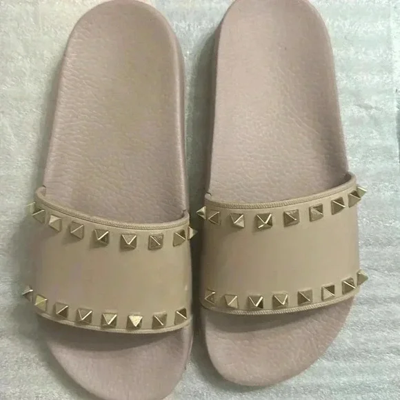 Valentino Garavani
Rockstud Rubber Slider Sandals - Picture 2 of 6